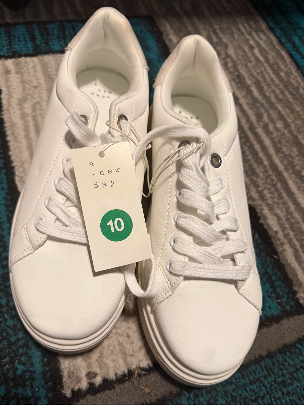 a new day White Low-Top Lace-Up Men's Sneakers